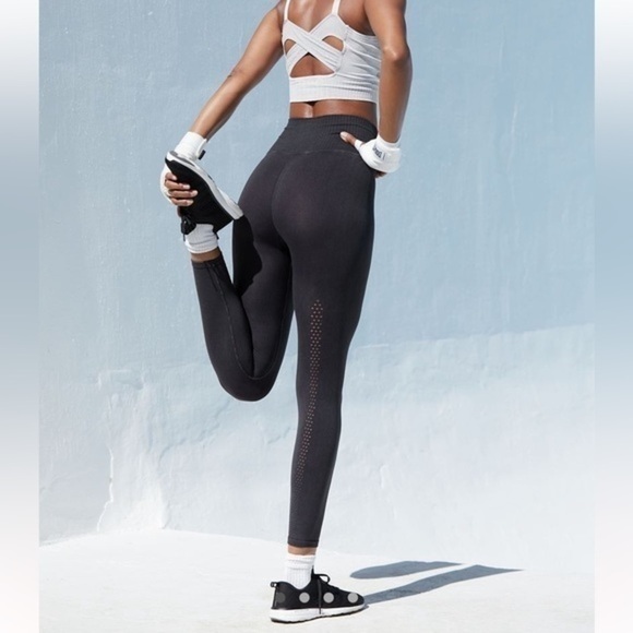 Free People Pants - NEW! Free People Good Karma Leggings size M/L- no tag or outside logo